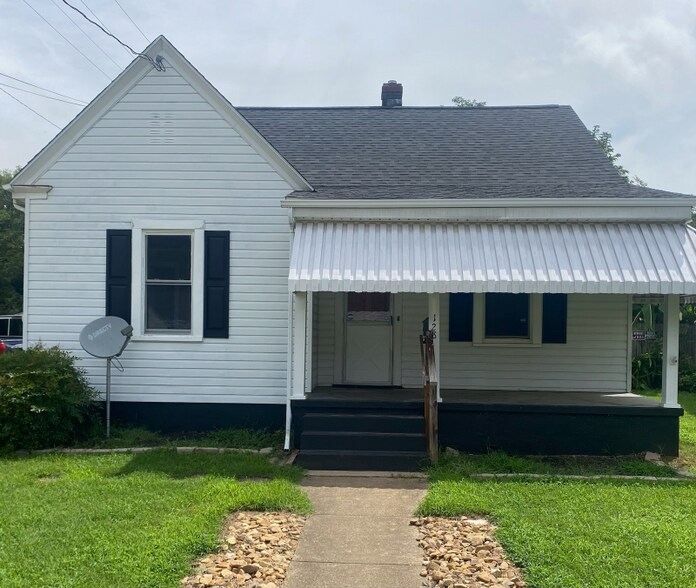 Primary Photo - 128 Northwest Blvd