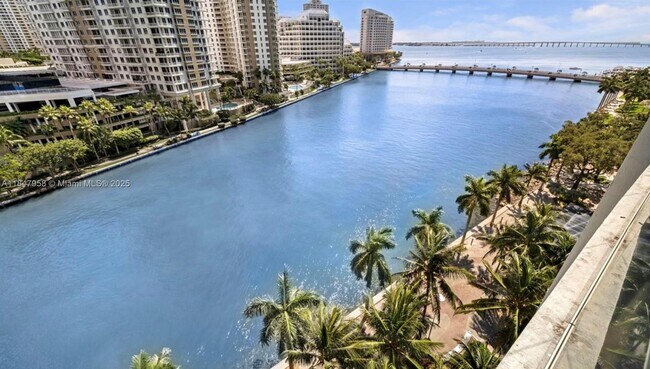 Building Photo - 495 Brickell Ave