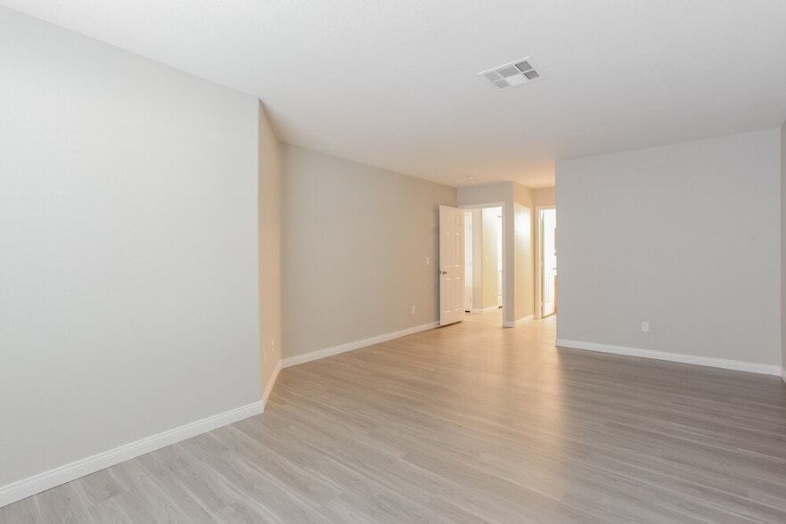 Building Photo - 7332 Backstretch Dr