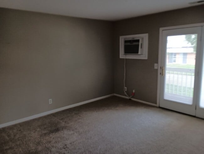 Building Photo - Easy Living