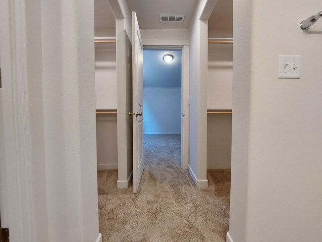 Building Photo - 3 bed 2 bath house