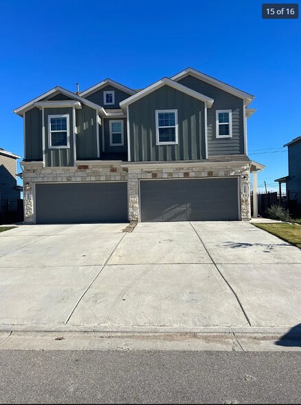 Building Photo - Room in Townhome on Spotted Leaf Wy