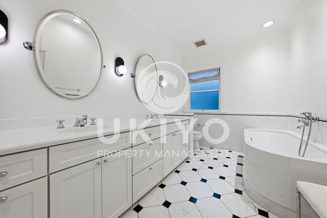 Building Photo - 860 Portal Ave