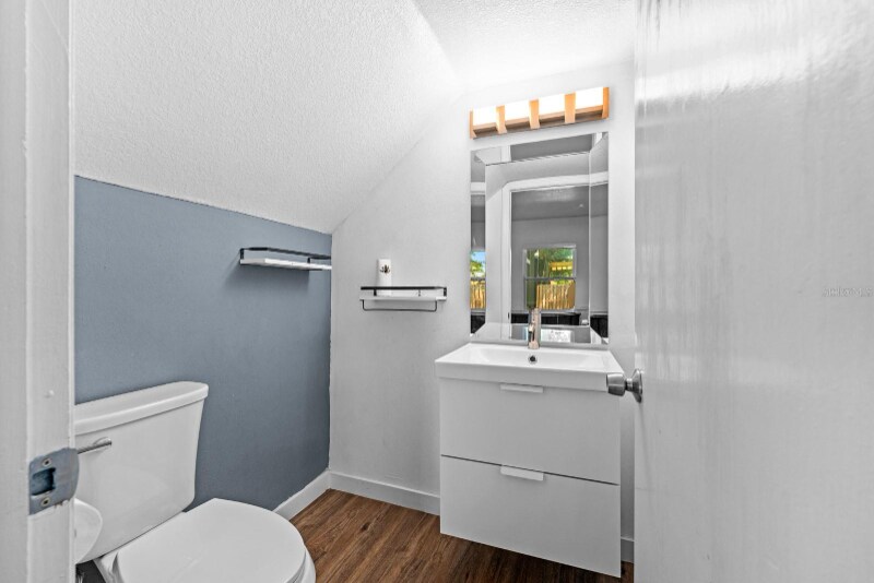 Building Photo - 3210 Acapulco Dr