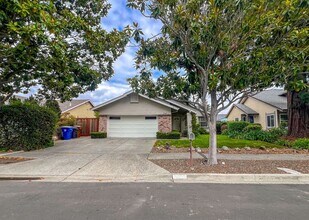 Building Photo - 2360 Stonehouse Dr