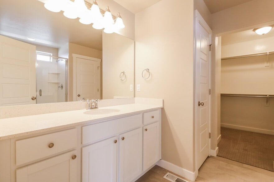 Building Photo - 1083 W Osprey Dr