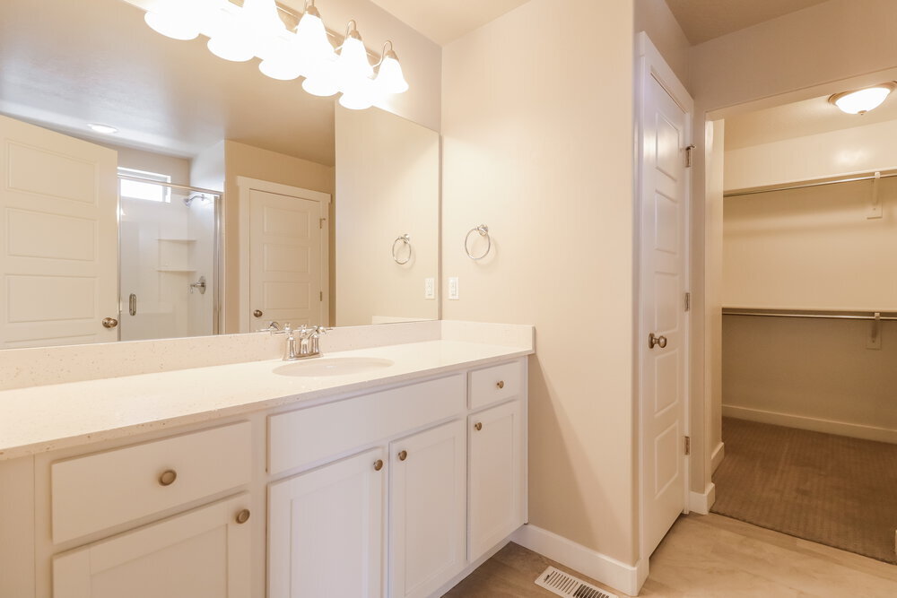 Building Photo - 1083 W Osprey Dr