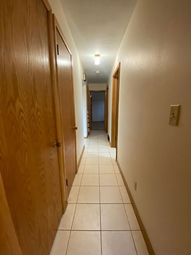 Building Photo - Single Family Home Available for Rent!