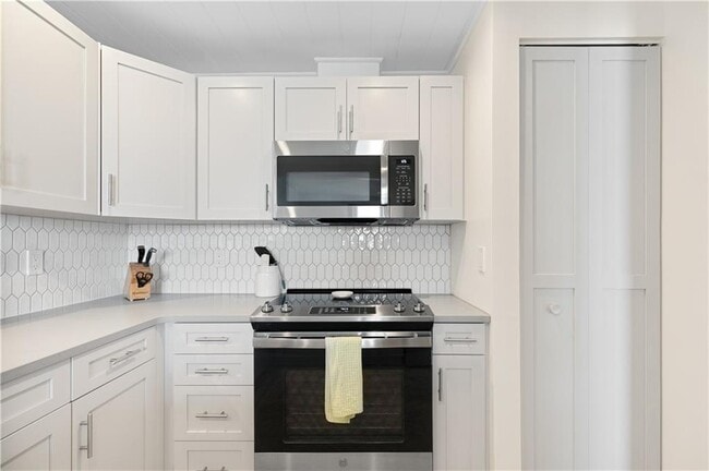 Building Photo - 304 America Way