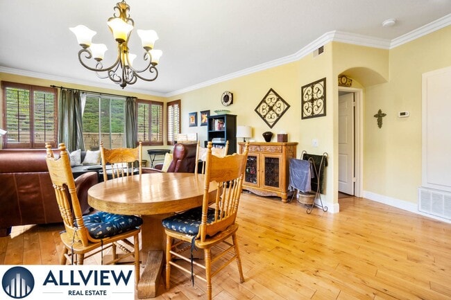 Building Photo - Fully Furnished Townhome with Attached Gar...
