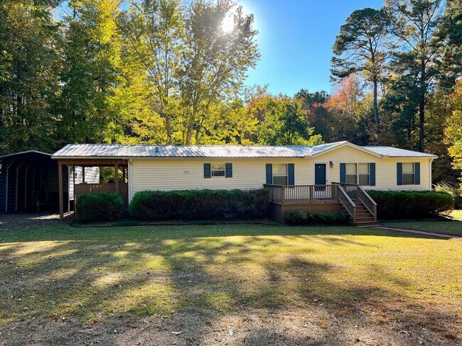Building Photo - Fully Furnish with a relaxing LAKE access!