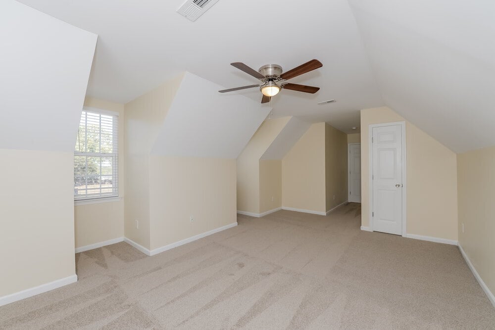 Building Photo - 1043 Vanguard Dr