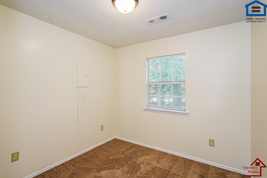 Building Photo - 140 Bybee Woods Dr
