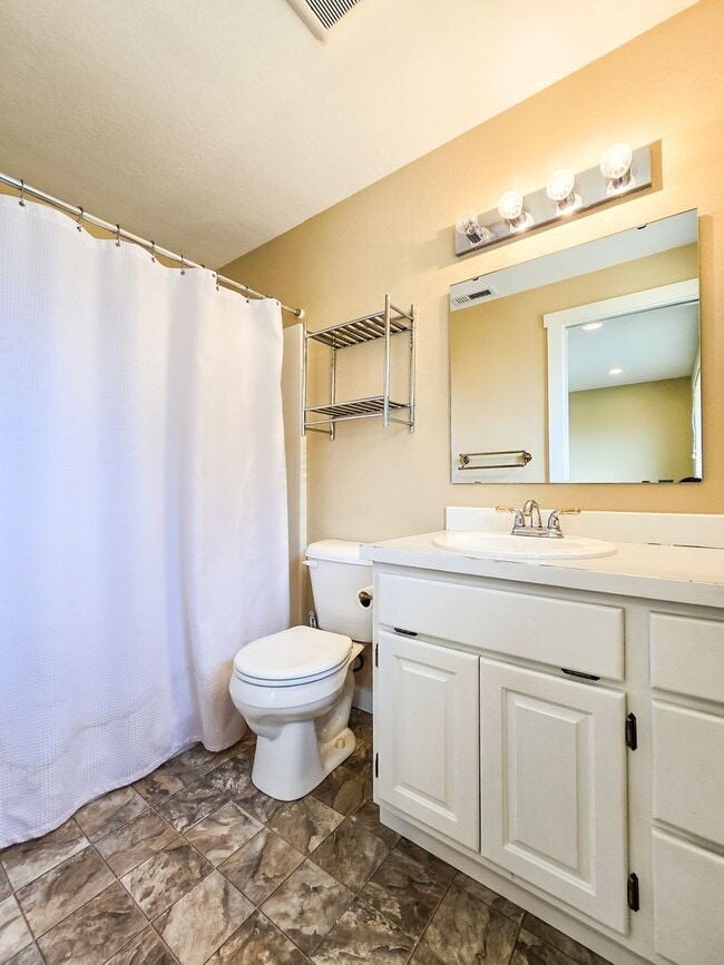 Building Photo - 3BD 2BA Rambler