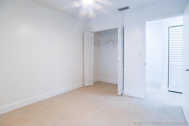 Building Photo - 1148 Summit Trail Cir