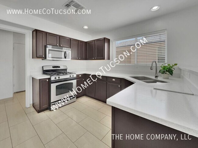Building Photo - 1034 W Camino Hombre Viejo