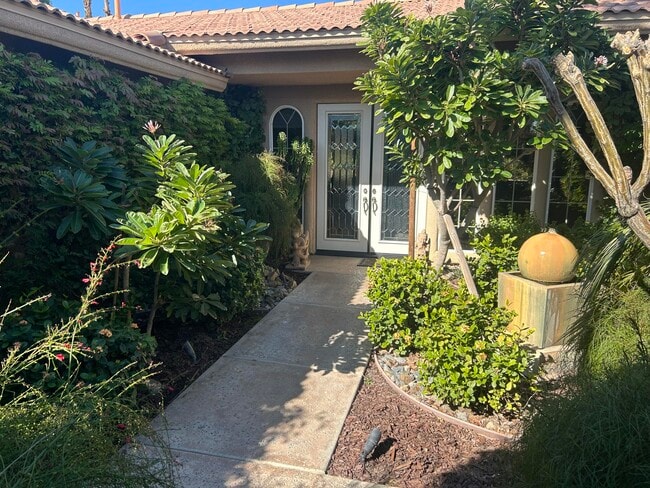 Building Photo - 49105 Casa Del Rio