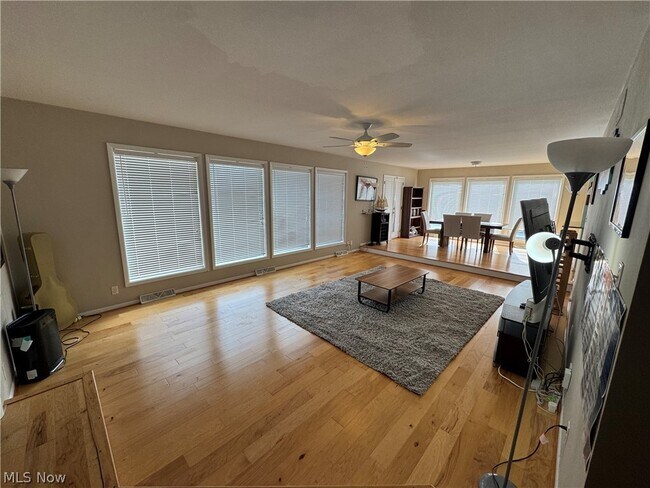 Building Photo - 2545 Buckhurst Dr