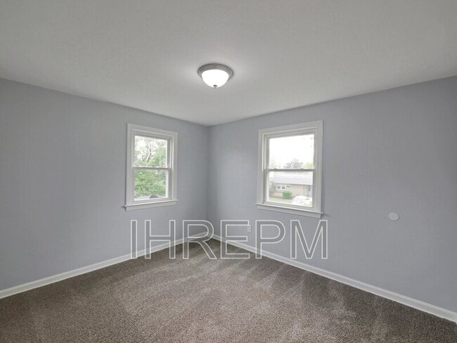Building Photo - 315 S Southampton Ave