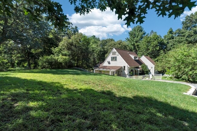 Building Photo - 606 Springs Rd