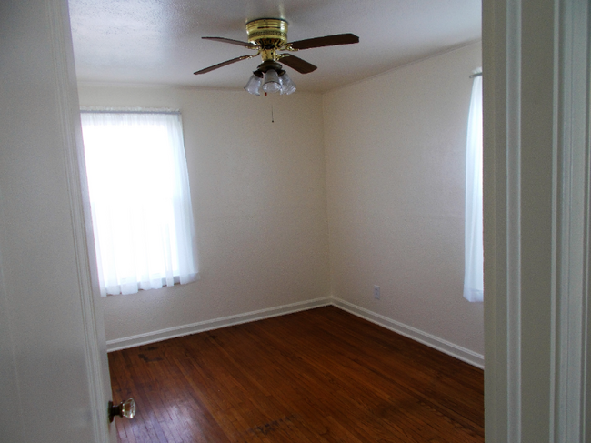Building Photo - 25 Trumbull Ave SE