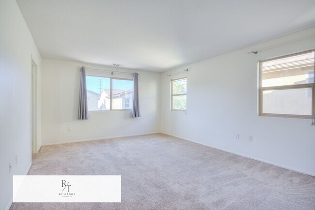 Building Photo - Beautiful 2-story home located in a gated community