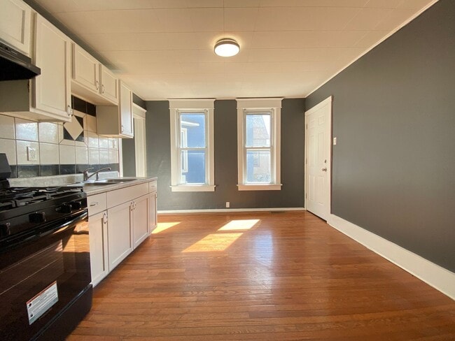 Building Photo - 4 Bedroom Home in Hammond