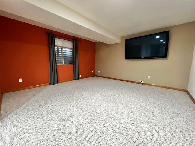 Building Photo - Stunning 4-Bedroom, 4-Bathroom Home in Sou...