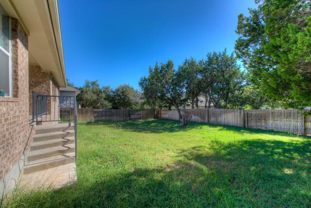 Building Photo - Classic Single Story Home In Beautiful Hil...