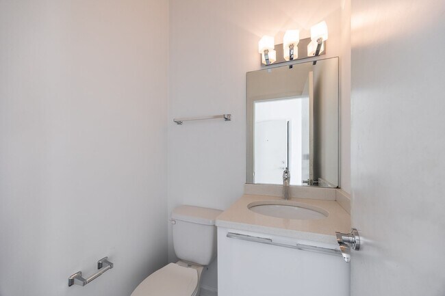 Building Photo - Spacious 2BR/2.5BA Duplex-Up in Humboldt Park with In-Unit Laundry!