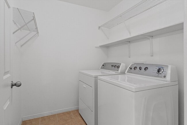 Building Photo - Lovely 2 Bedroom, 2.5 Bath Townhome w/ 2-Car Garage in Cedar Park!