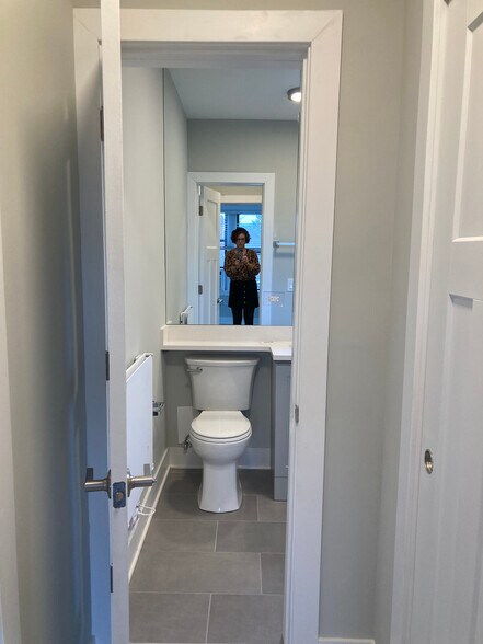 Building Photo - 372 Hazel Ave