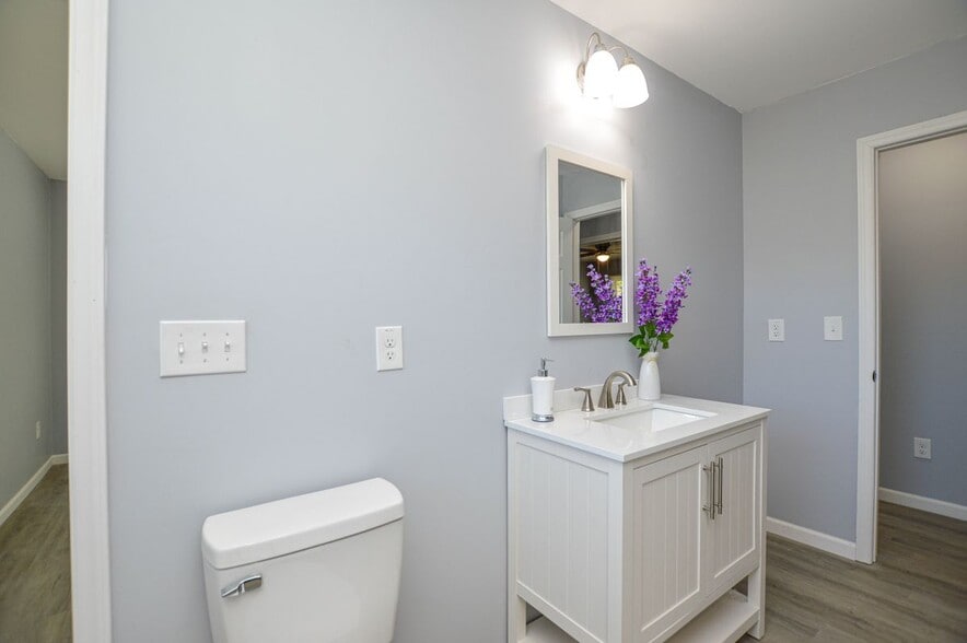 Building Photo - 5385 Macy Grove Rd