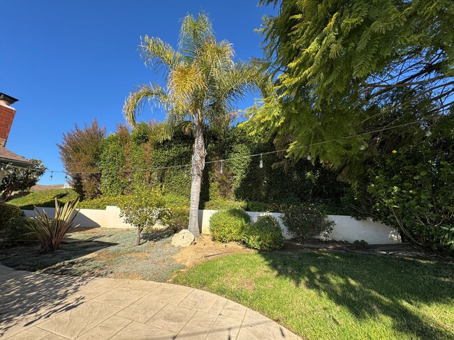 Building Photo - Skyline Neighborhood with Ocean Views!