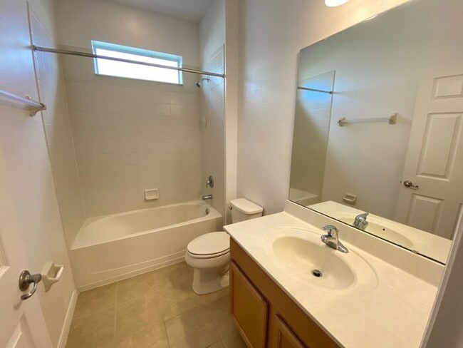 Building Photo - Carlisle Grand-120 Seville Dr Davenport, F...