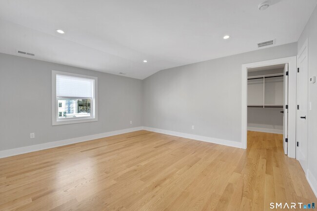 Building Photo - 20 Bouton St