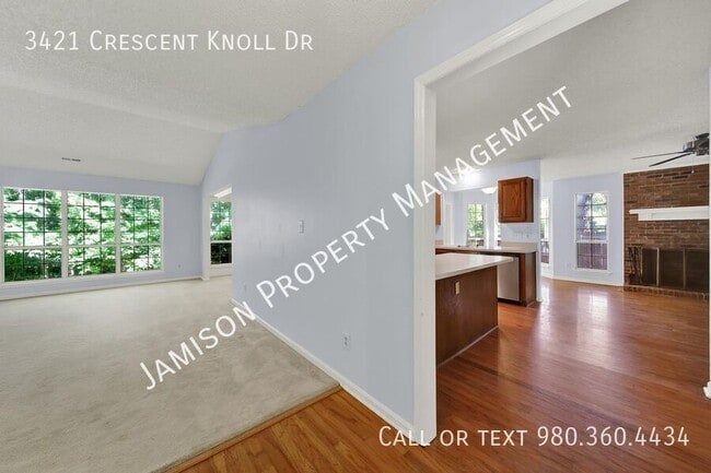 Building Photo - 3421 Crescent Knoll Dr