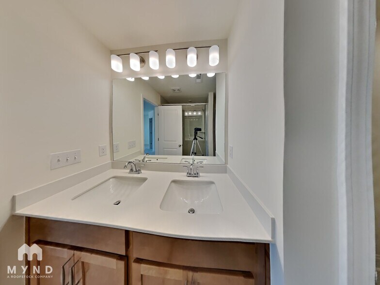 Building Photo - 1546 Cedar Tree Dr