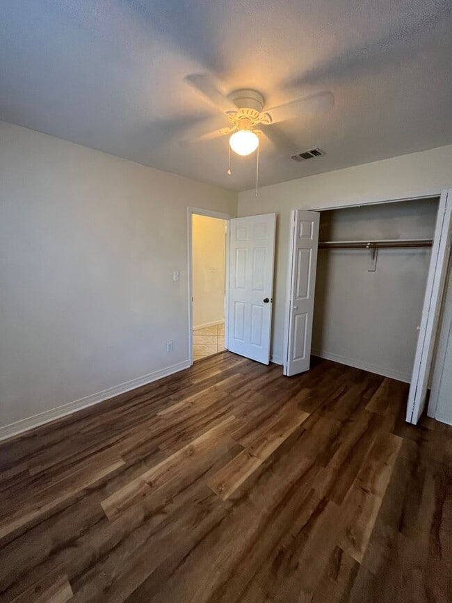 Building Photo - 514 Landview Dr