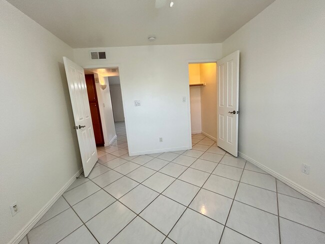 Building Photo - GATED COMMUNITY, 2 BEDROOM 1 BATH