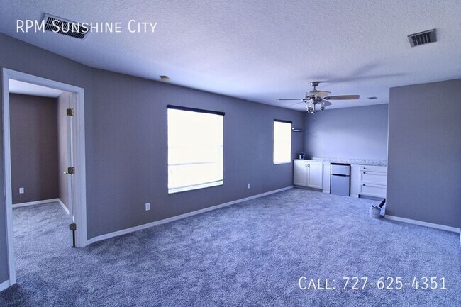 Building Photo - 11129 Creek Haven Dr