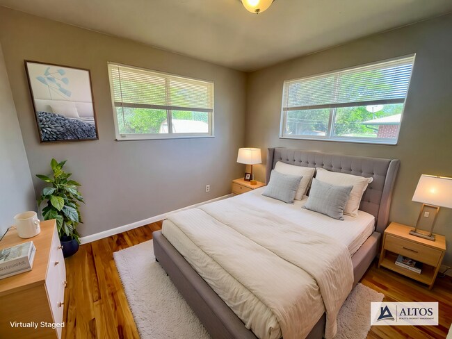 Building Photo - ** Move in Special** Spacious 3 bedroom, 1 bath Lakewood duplex with fenced in backyard available!