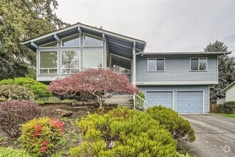 Building Photo - AWESOME Split Level 4 Bedroom Home in Bell...