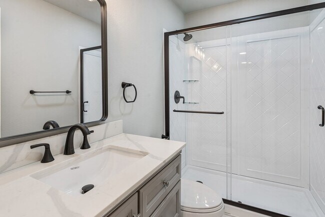 Building Photo - 208 N Coleman St