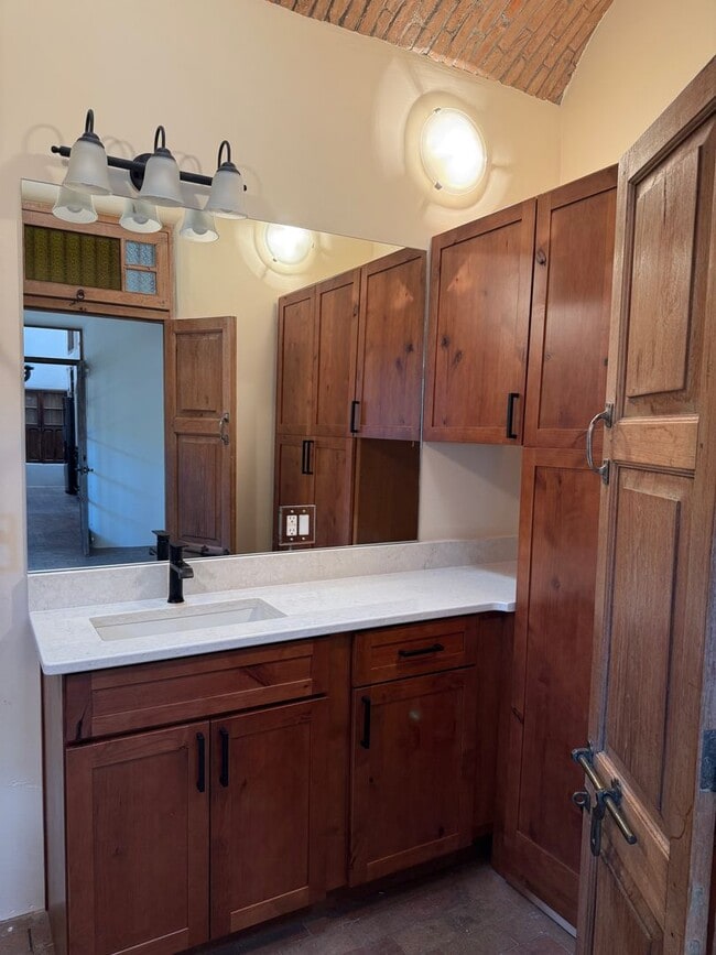 Building Photo - Classic Adobe in the Heart of Santa Fe’s D...