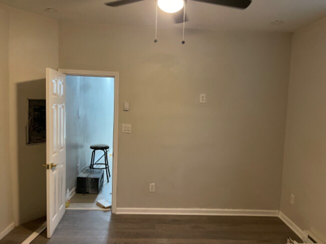 Building Photo - 916 Ridge Ave