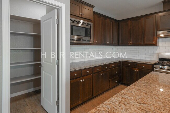 Building Photo - 906 River Bend Dr