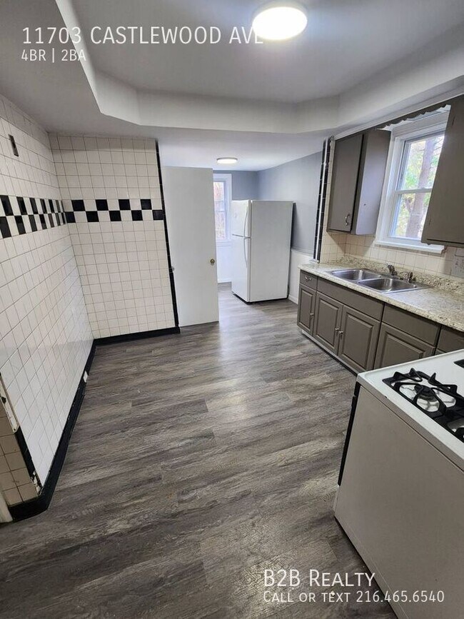 Building Photo - 11703 Castlewood Ave