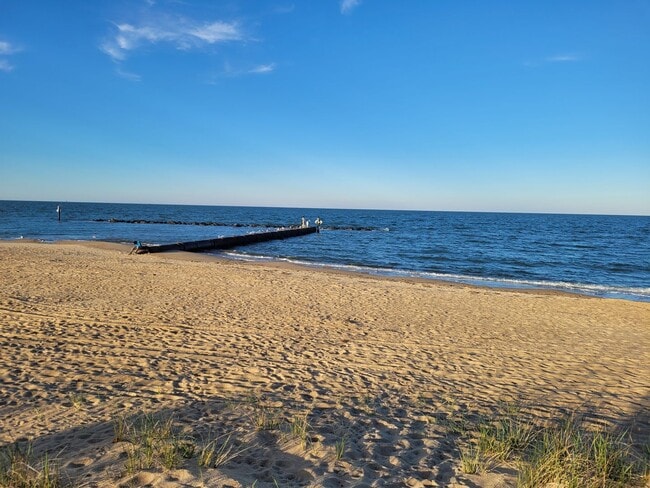 Building Photo - 2 Bedroom, 2.5 Bath Condo with with Ocean ...