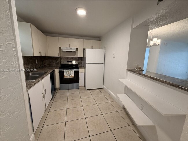 Building Photo - 4205 N University Dr